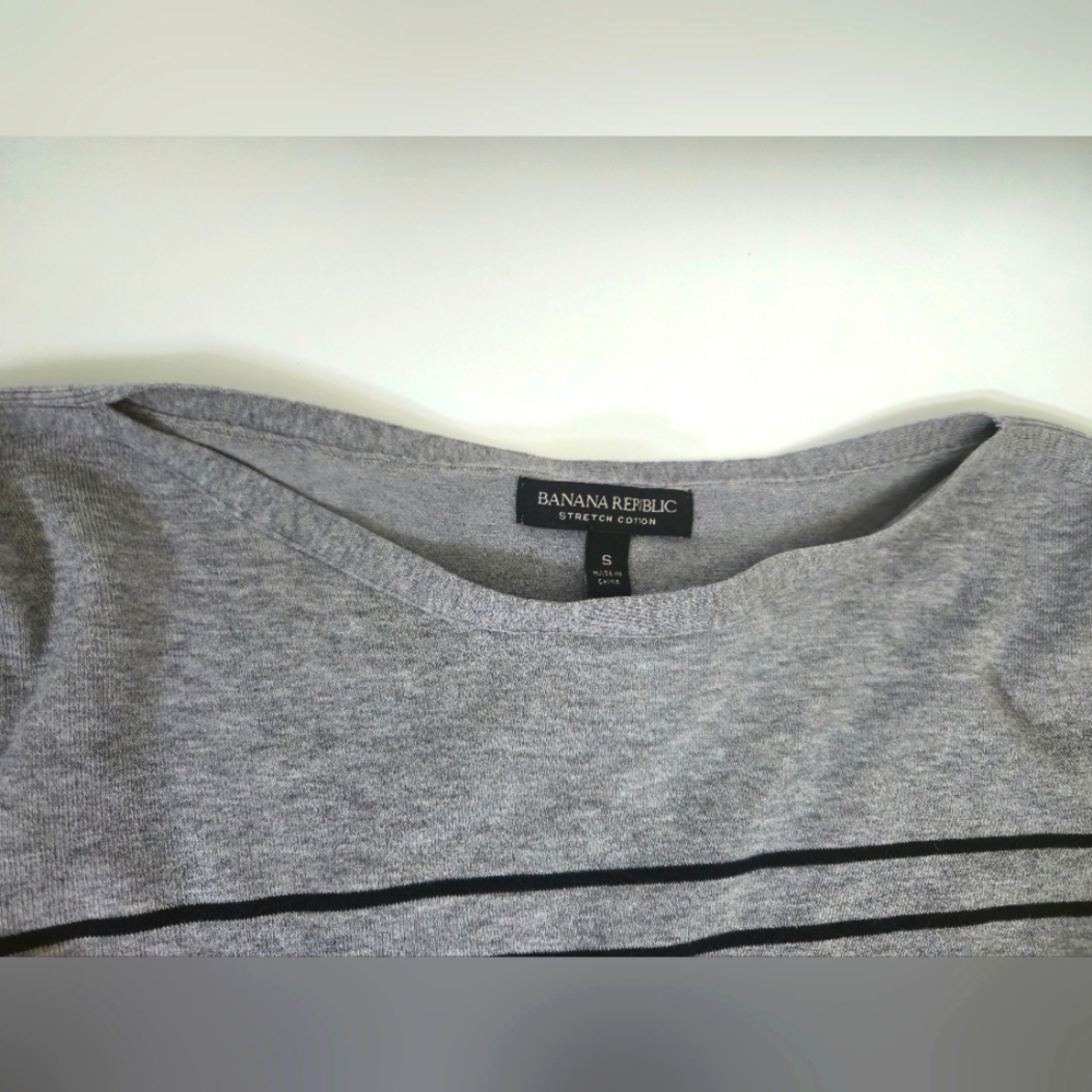 Banana Republic Gray Striped Top - Picture 4 of 9